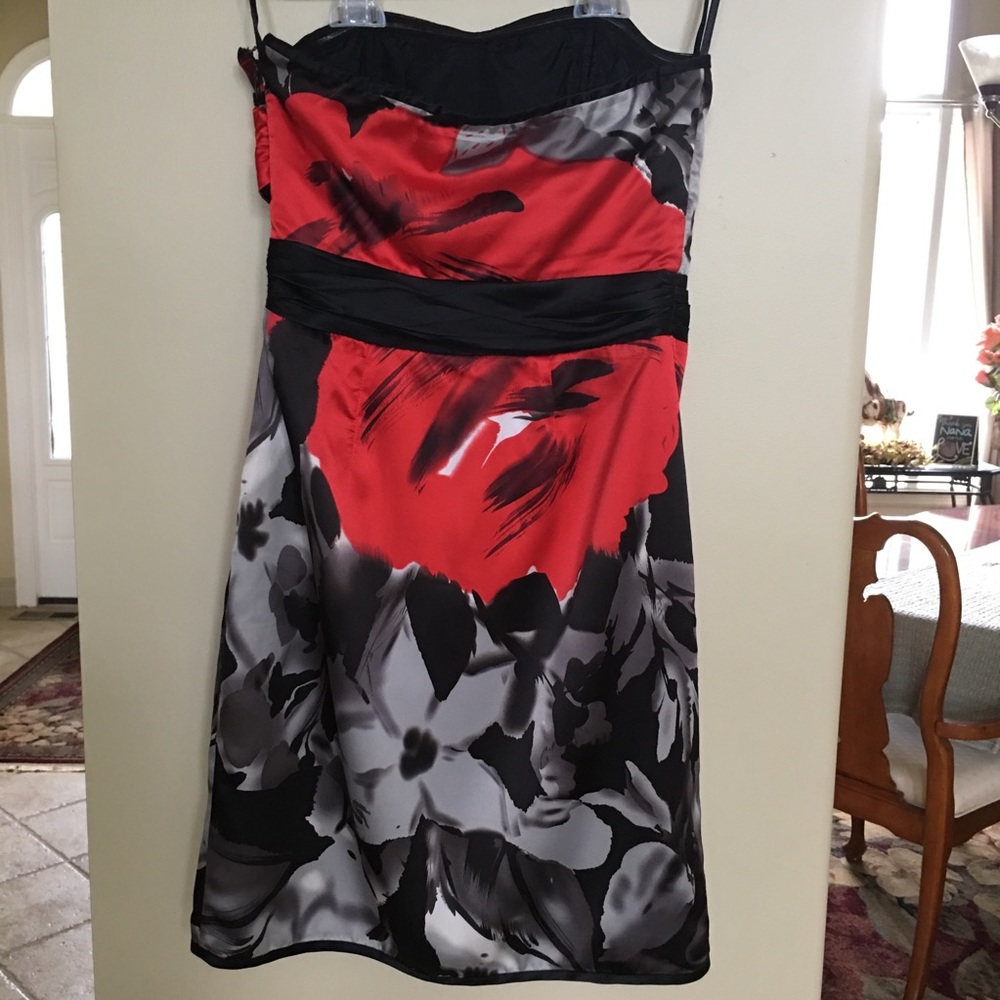 The Limited strapless dress. Ladies size 2🌹 - Picture 4 of 8